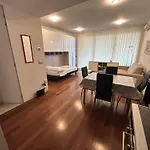Apartment Withparking & Self Checkin